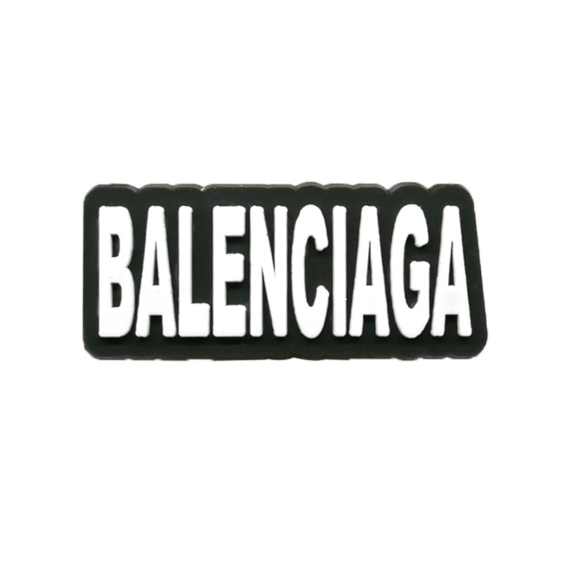 Charms para zapatos inspirados en el logotipo de la marca