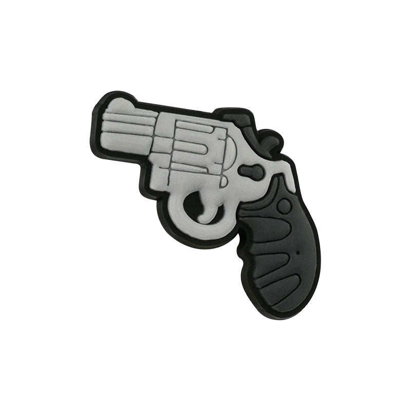 Inspirado en los adornos para zapatos de armas
