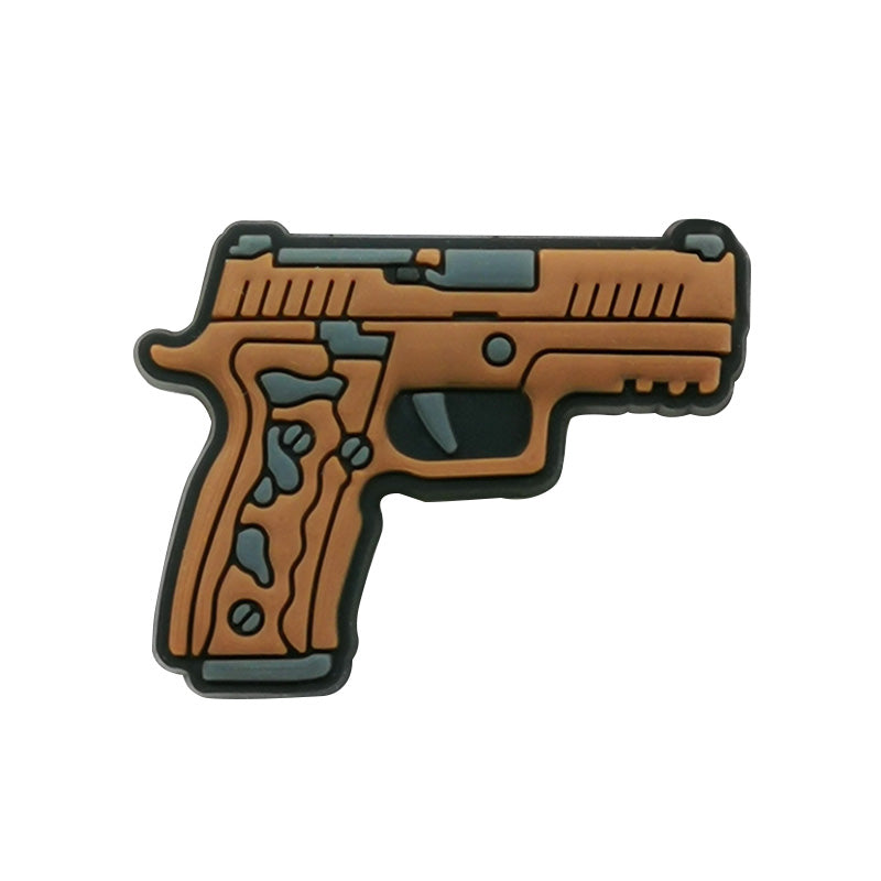 Inspirado en los adornos para zapatos de armas