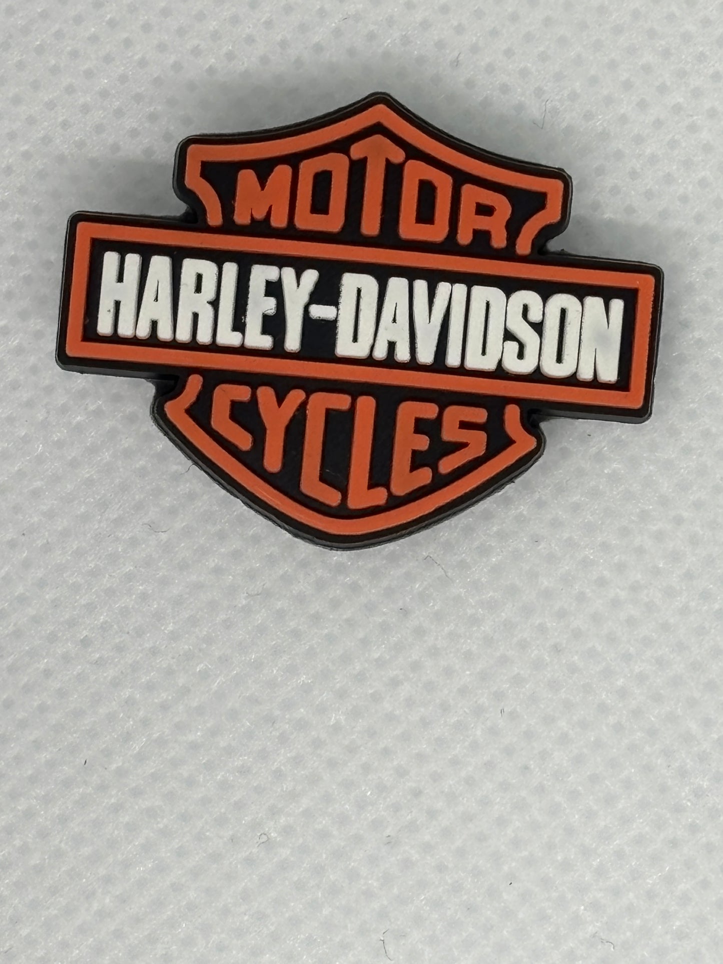 Adornos para zapatos inspirados en el logotipo de marcas de automóviles