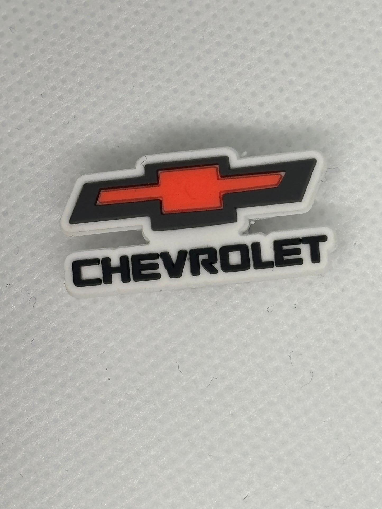 Adornos para zapatos inspirados en el logotipo de marcas de automóviles