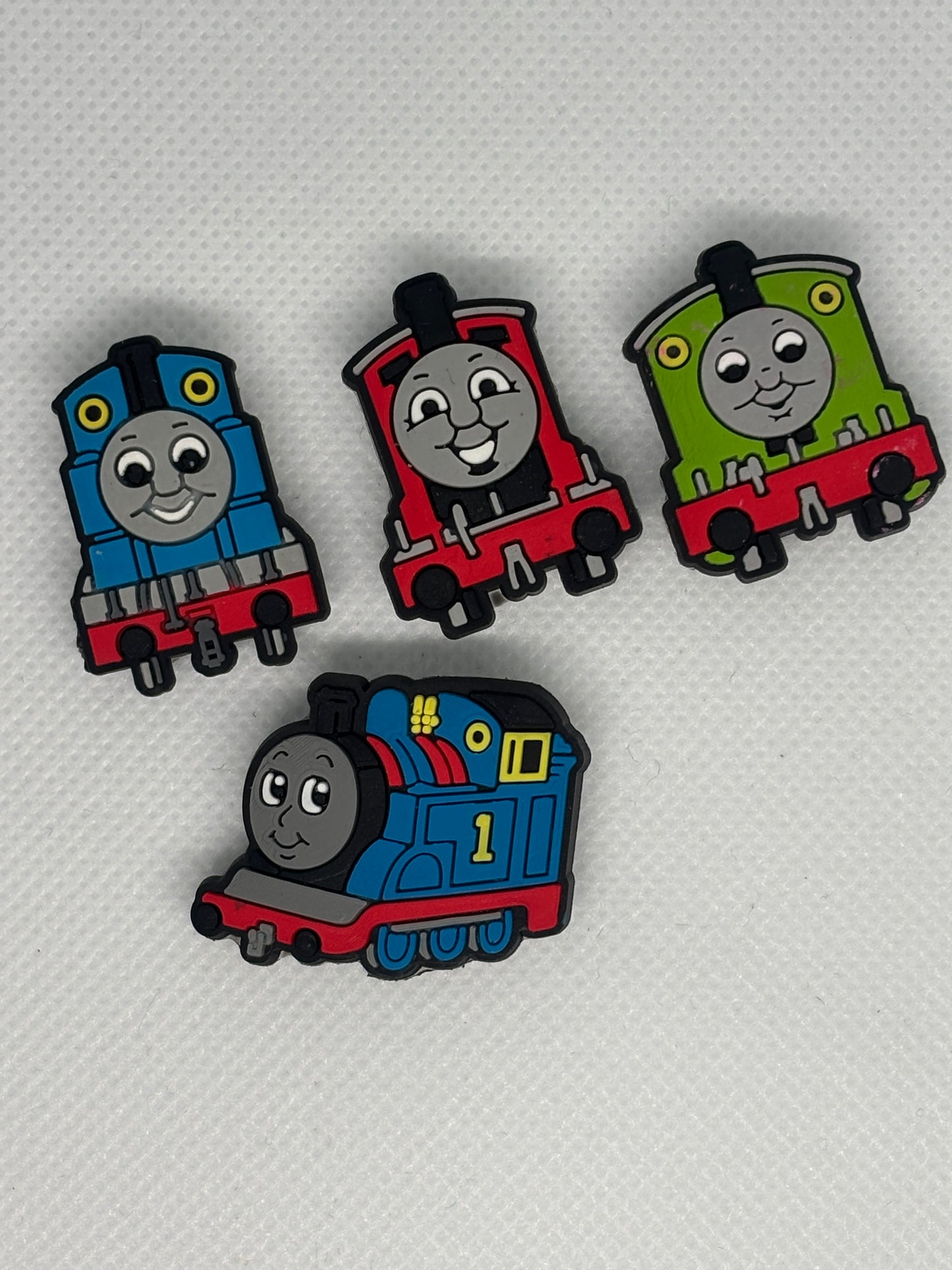 Inspirado en los adornos para zapatos de Thomas y sus amigos
