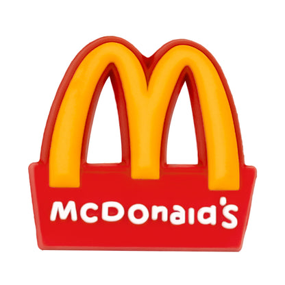 Adornos para zapatos inspirados en el logotipo de una marca de comida rápida