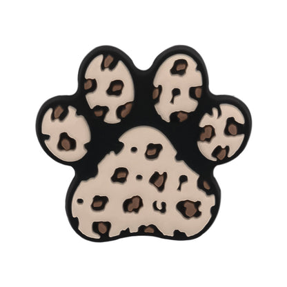 Inspirado en los adornos para zapatos con huellas de patas