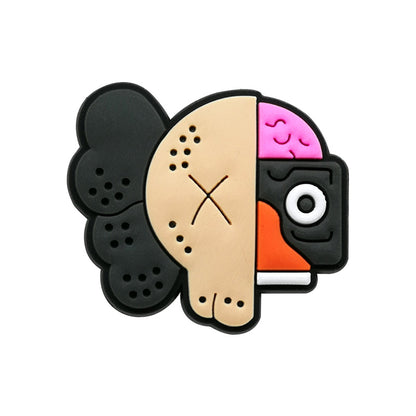 Inspirado en los adornos para zapatos de KAWS
