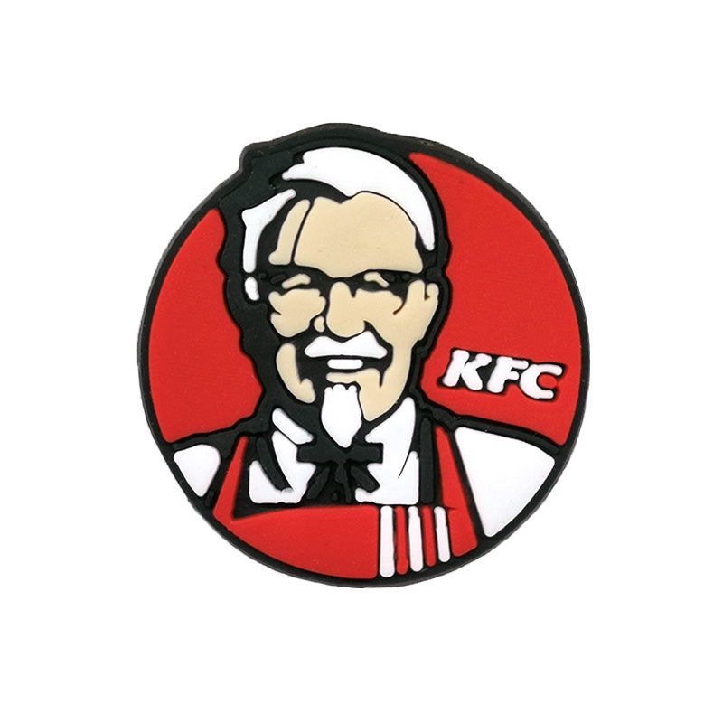Adornos para zapatos inspirados en el logotipo de una marca de comida rápida