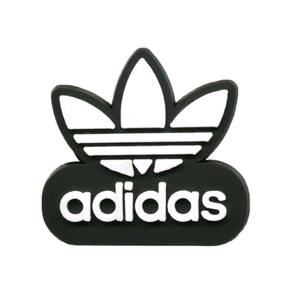Charms para zapatos inspirados en el logotipo de la marca