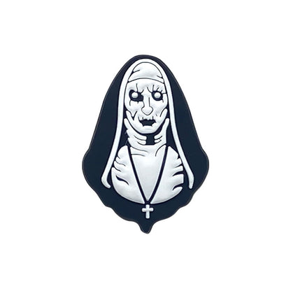 Inspirado en los adornos para zapatos con temática de terror