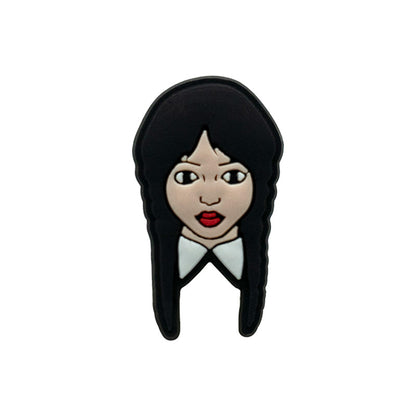 Inspirado en el encanto del zapato del programa de televisión Wednesday (Netflix)