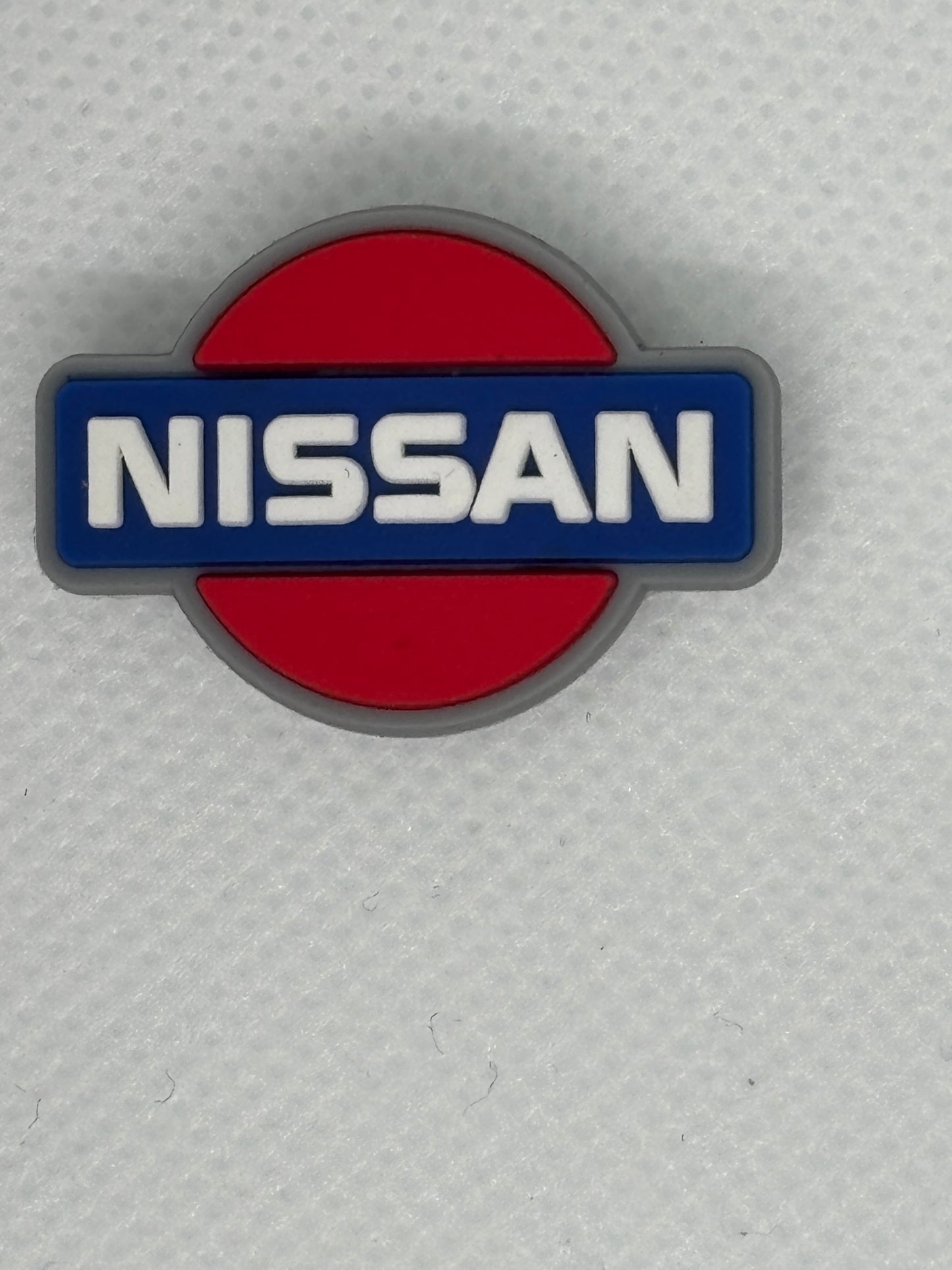 Adornos para zapatos inspirados en el logotipo de marcas de automóviles
