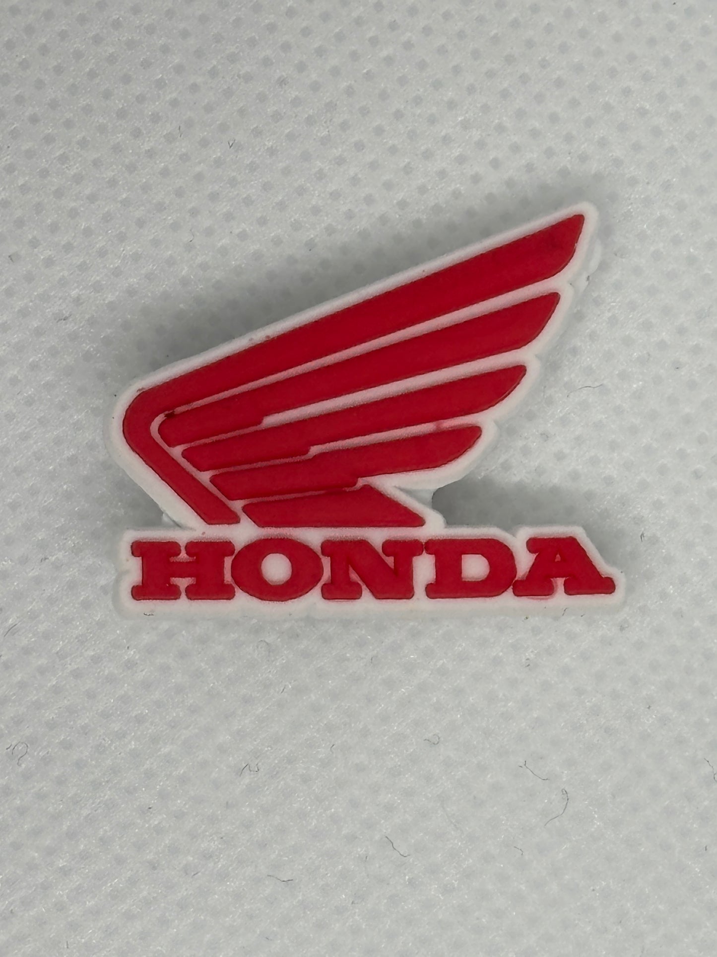 Adornos para zapatos inspirados en el logotipo de marcas de automóviles