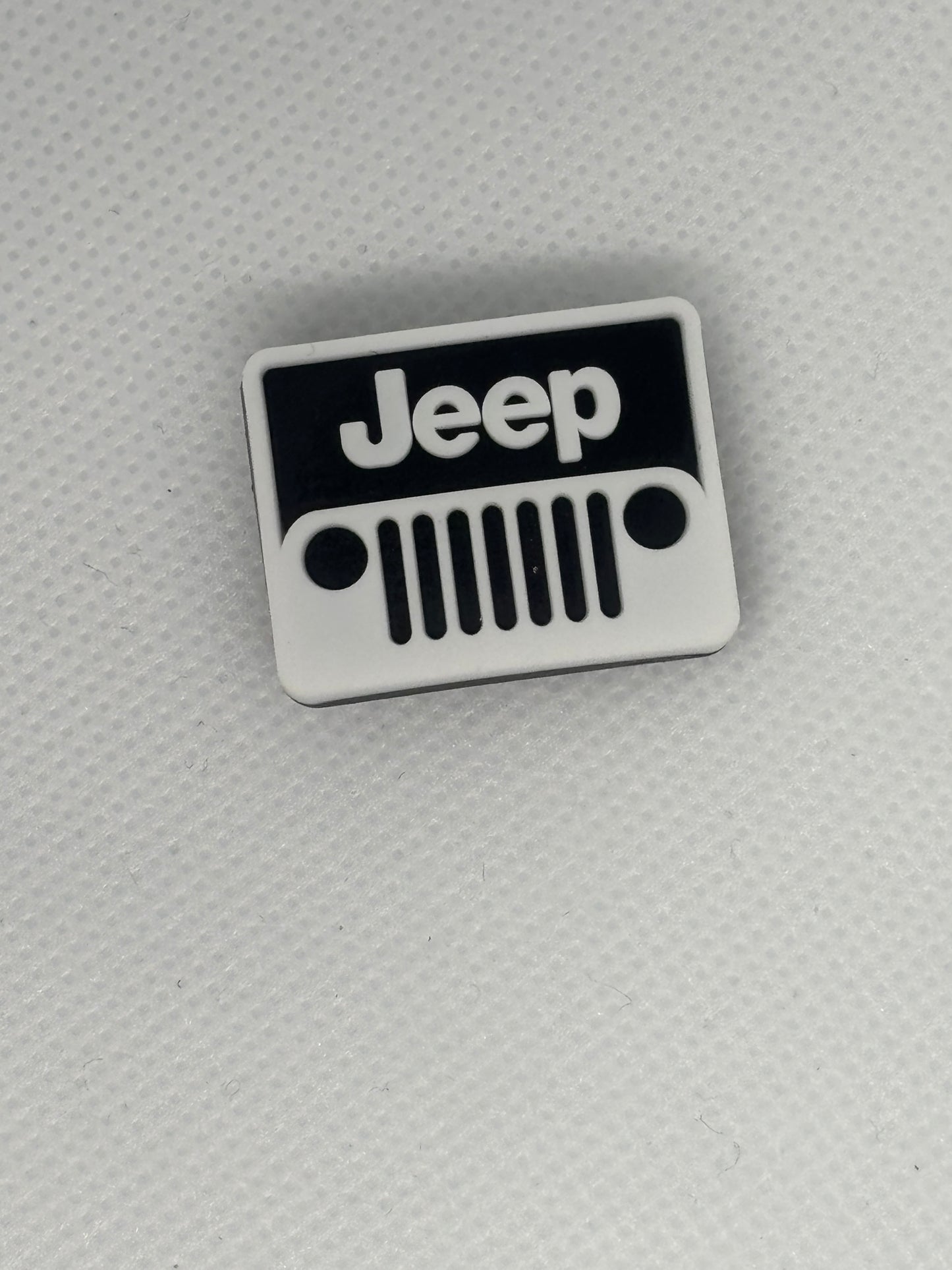 Adornos para zapatos inspirados en el logotipo de marcas de automóviles