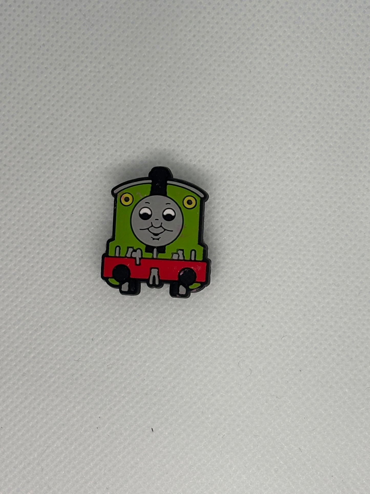 Inspirado en los adornos para zapatos de Thomas y sus amigos