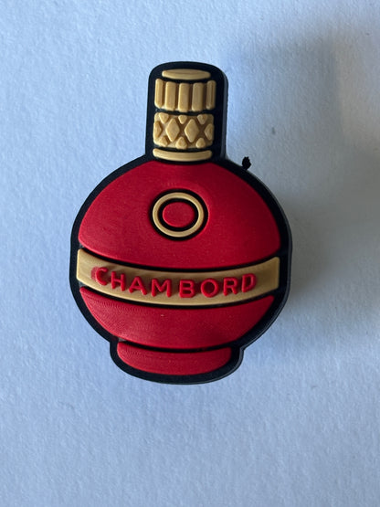 Inspirado en los adornos para zapatos de marcas de alcohol