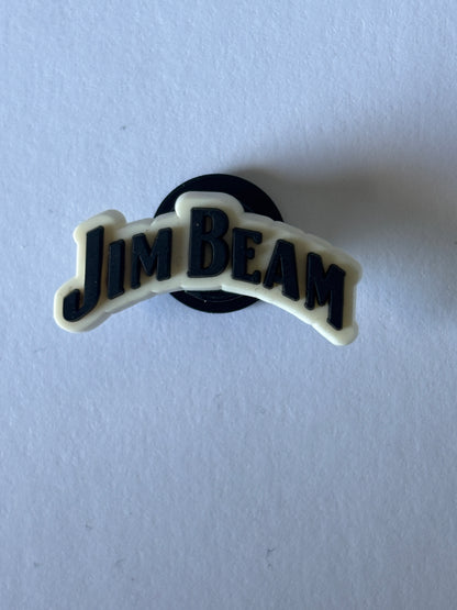 Inspirado en los adornos para zapatos de marcas de alcohol