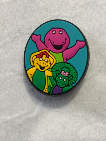 Inspirado en los adornos para zapatos de Barney y sus amigos